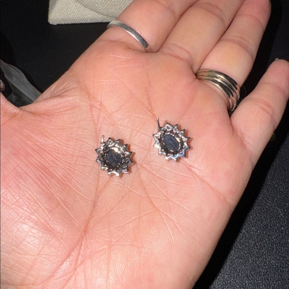 Spinel gemstone Stud Earrings - Picture 4 of 5